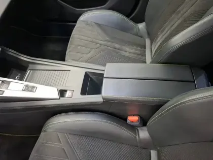 Photo 21 Peugeot 308  BlueHDi 130ch S&S EAT8