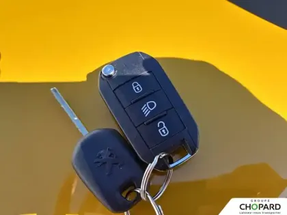 Photo 20 Peugeot 208  PureTech 75 S&S BVM5