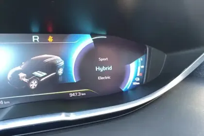 Photo 33 Peugeot 3008  Hybrid 225 e-EAT8