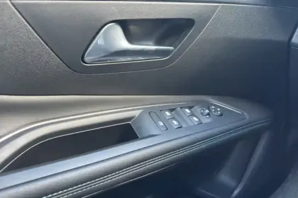 Photo 19 Peugeot 3008  Hybrid 225 e-EAT8