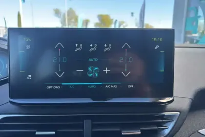 Photo 24 Peugeot 3008  Hybrid 225 e-EAT8