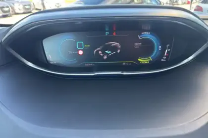 Photo 18 Peugeot 3008  Hybrid 225 e-EAT8