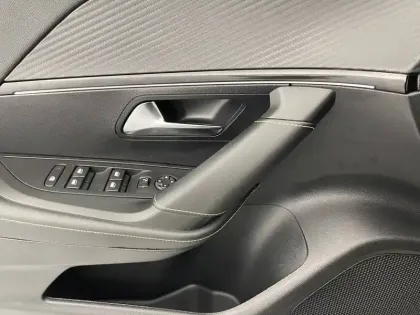 Photo 27 Peugeot 2008  PureTech 130 S&S EAT8