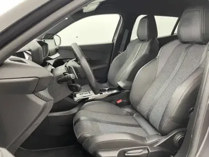 Photo 13 Peugeot 2008  PureTech 130 S&S EAT8