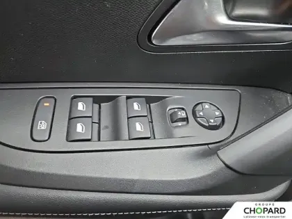 Photo 23 Peugeot 2008  PureTech 130 S&S EAT8