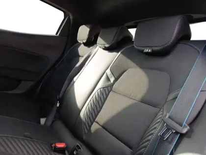 Photo 11 Renault Clio  E-Tech full hybrid 145 ch GSR2