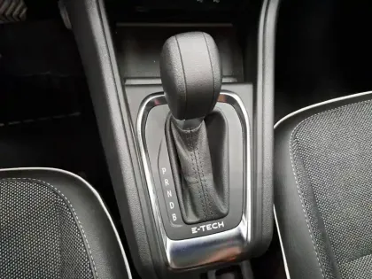 Photo 35 Renault Captur  E-Tech full hybrid 145