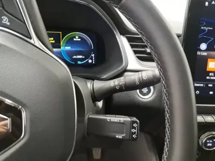 Photo 29 Renault Captur  E-Tech full hybrid 145