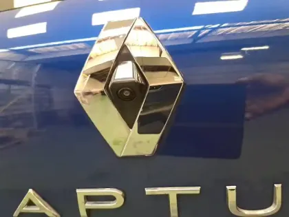 Photo 12 Renault Captur  E-Tech full hybrid 145