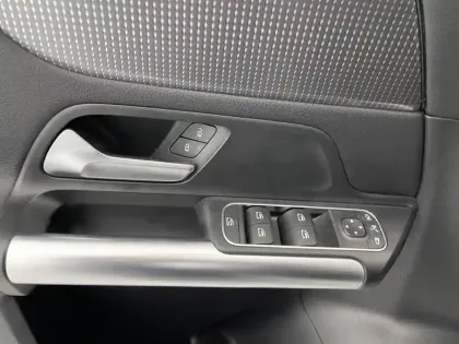 Photo 26 Mercedes GLA  200 d 8G-DCT