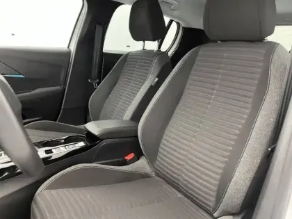 Photo 13 Peugeot 208  Electrique 50 kWh 136ch