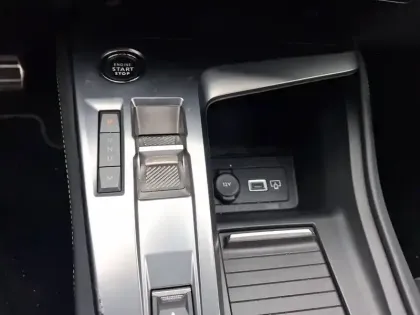 Photo 10 Peugeot 308  SW PureTech 130ch S&S EAT8