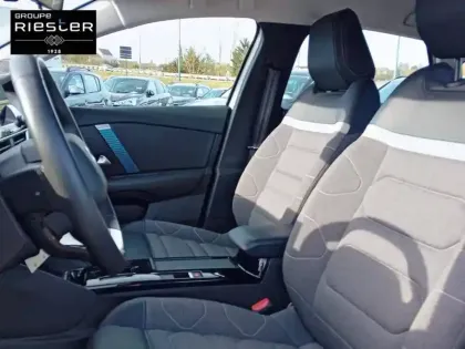 Photo 10 Citroën C4 e- 136 ch Automatique