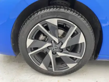 Photo 16 Peugeot 308  PureTech 130ch S&S EAT8