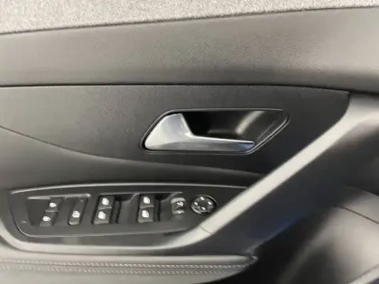 Photo 31 Peugeot 308  PureTech 130ch S&S EAT8