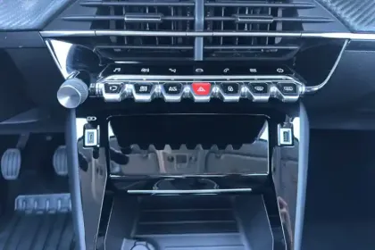 Photo 22 Peugeot 208  BlueHDi 100 S&S BVM6