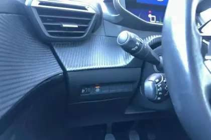 Photo 19 Peugeot 208  BlueHDi 100 S&S BVM6