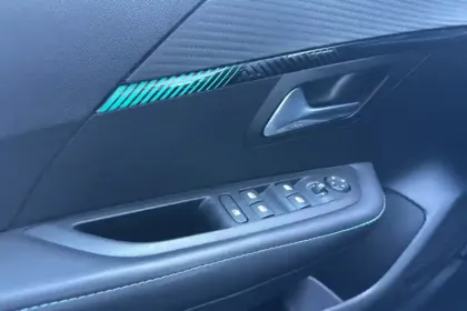 Photo 18 Peugeot 208  BlueHDi 100 S&S BVM6