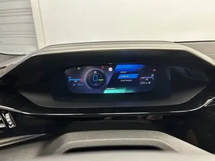 Photo 25 Peugeot 408  Plug-in Hybrid 240 ch e-DCS7