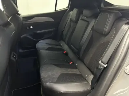 Photo 10 Peugeot 408  Plug-in Hybrid 240 ch e-DCS7