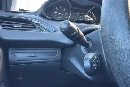 Photo 22 Peugeot 208  BlueHDi 100ch S&S BVM5