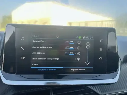 Photo 17 Peugeot 2008  PureTech 100 S&S BVM6