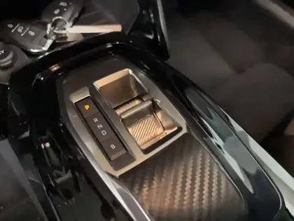 Photo 8 Peugeot 208  Electrique 50 kWh 136ch