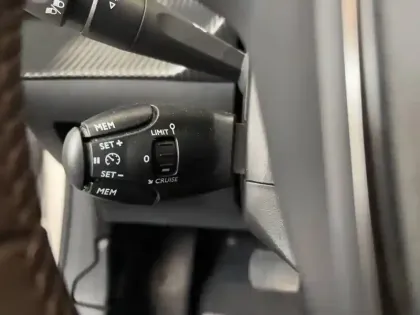 Photo 11 Peugeot 208  Electrique 50 kWh 136ch