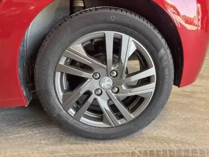 Photo 20 Peugeot 208  PureTech 100 S&S BVM6