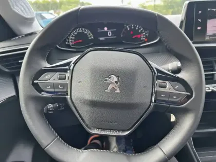 Photo 16 Peugeot 208  PureTech 100 S&S BVM6