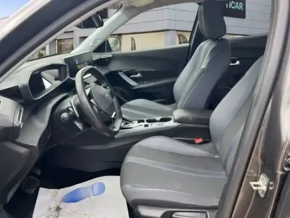 Photo 9 Peugeot 2008  PureTech 130 S&S EAT8