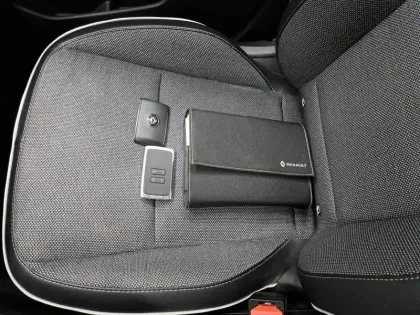 Photo 36 Renault Captur  E-Tech Plug-in 160