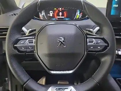 Photo 8 Peugeot 5008  Hybrid 136 e-DCS6