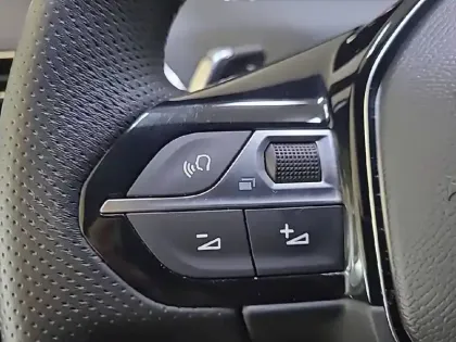 Photo 28 Peugeot 5008  Hybrid 136 e-DCS6