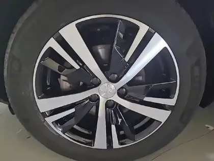 Photo 12 Peugeot 5008  Hybrid 136 e-DCS6