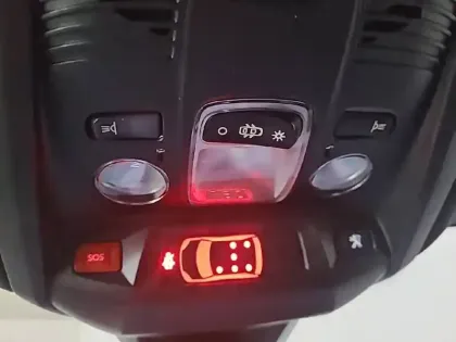 Photo 26 Peugeot 5008  Hybrid 136 e-DCS6