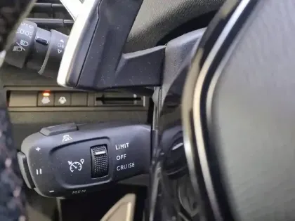 Photo 27 Peugeot 5008  Hybrid 136 e-DCS6