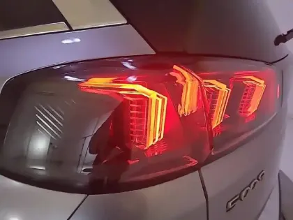 Photo 16 Peugeot 5008  Hybrid 136 e-DCS6