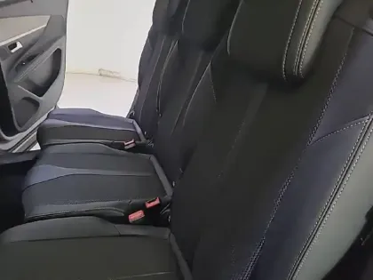 Photo 11 Peugeot 5008  Hybrid 136 e-DCS6