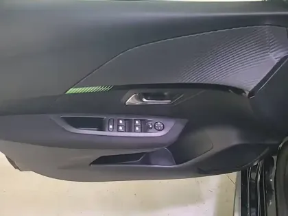 Photo 18 Peugeot 208  PureTech 100 S&S BVM6