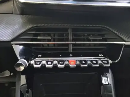 Photo 26 Peugeot 208  PureTech 100 S&S BVM6