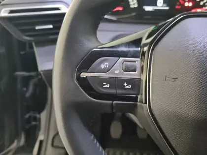 Photo 19 Peugeot 208  PureTech 100 S&S BVM6