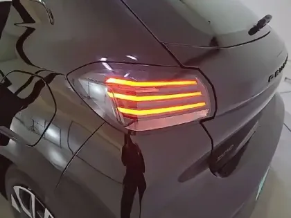 Photo 16 Peugeot 208  PureTech 100 S&S BVM6