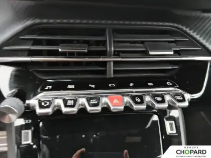 Photo 13 Peugeot 2008  PureTech 130 S&S EAT8