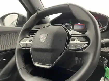 Photo 28 Peugeot 2008  PureTech 100 S&S BVM6