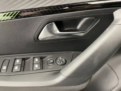 Photo 31 Peugeot 2008  PureTech 100 S&S BVM6