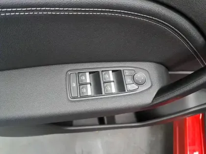 Photo 27 Renault Captur  mild hybrid 140