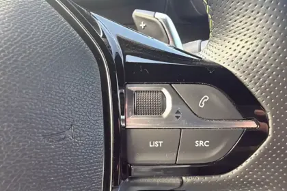 Photo 28 Peugeot 208  Hybrid 136 e-DCS6