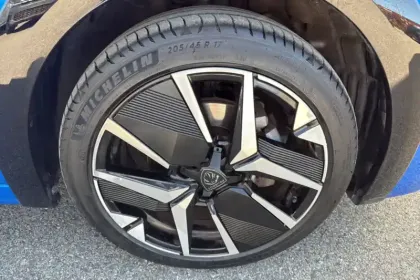 Photo 11 Peugeot 208  Hybrid 136 e-DCS6