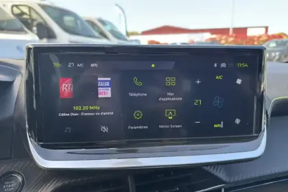 Photo 20 Peugeot 208  Hybrid 136 e-DCS6